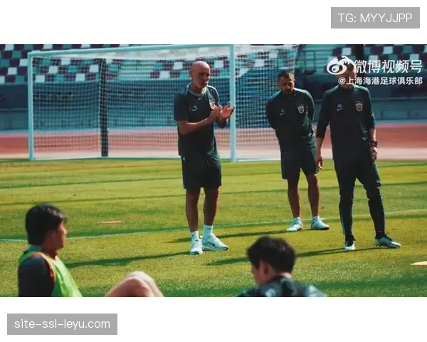 上海海港将签第六外援安佩姆，韩鹏飞转会谈判失败